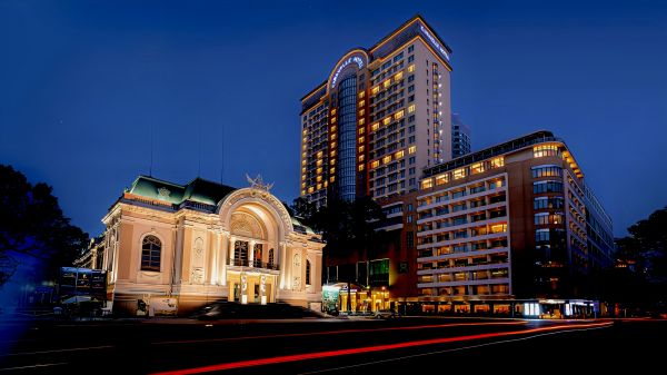 HIROGINZA PREMIUM  BARBER   VIETNAM CARAVELLE SAIGON HOTEL