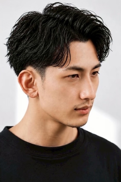 清潔感際立つ大人のセンターパートパーマ