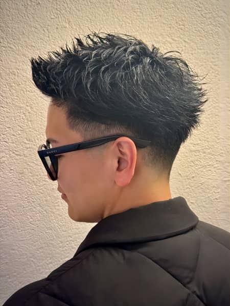 清潔感×男らしさを両立した「スパイキーショート×フェード」