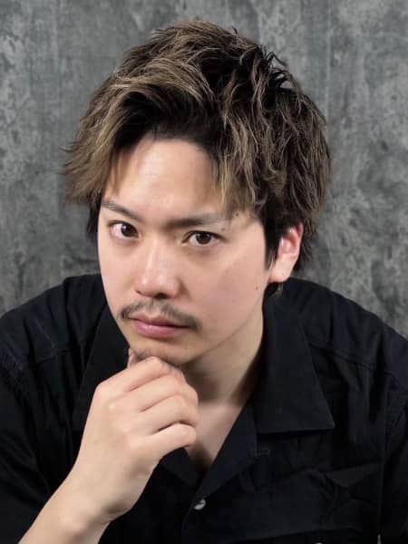 大人のアップバングショート