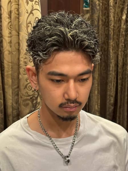 仕事帰りでも通いやすいメンズカット・パーマ