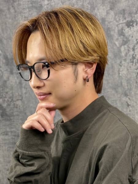 一気に垢抜け！ハイトーンセンターパートで印象激変✨