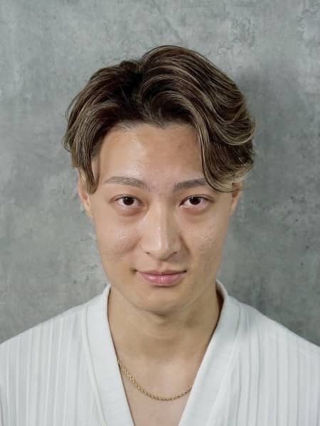 一気に垢抜けるハイトーンセンターパート入門