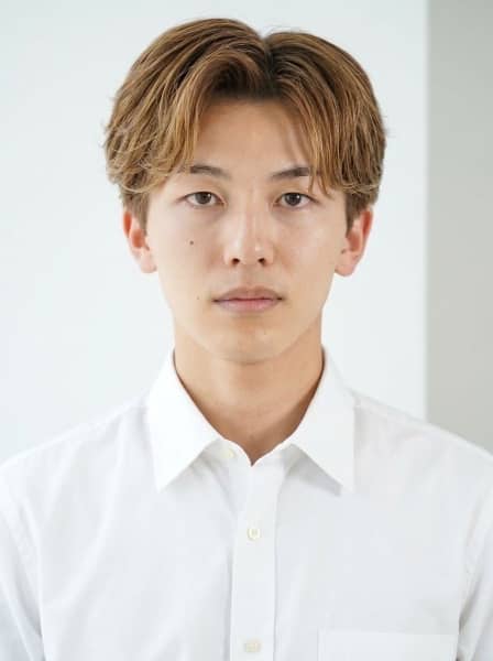 センターパートで大人の清潔感を。京都で人気のメンズスタイル