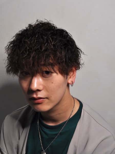 無造作が魅力！大人のツイストスパイラル