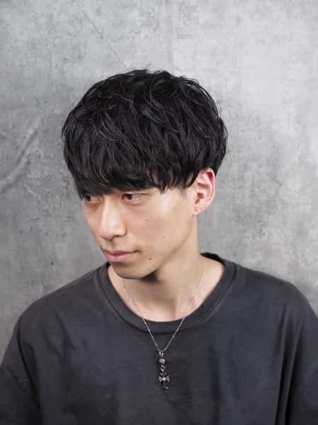 男らしさ × 柔らかさ。無造作カールの色気ミディアム