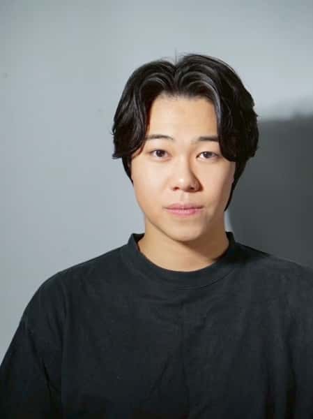 大人の色気センターパート。艶感が主役のモテ王道スタイル