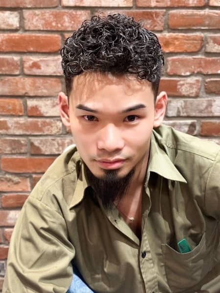 男らしさ全開ショートアップバングパーマ