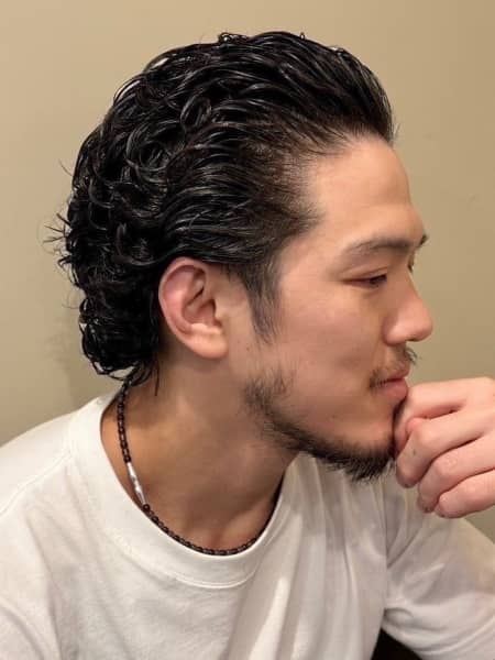 大人の色気漂うオールバックパーマ