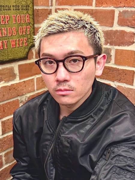 存在感抜群の金髪ベリーショート