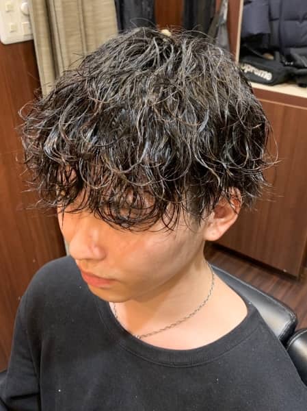 重めでも動く、今っぽいパーマ
