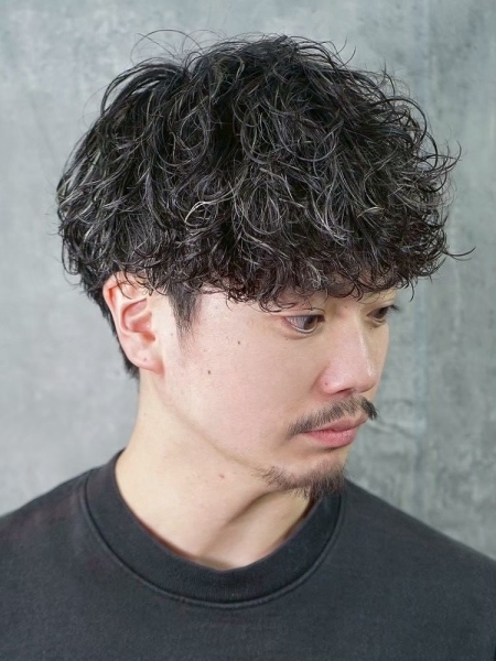 大人の色気漂うスパイラルパーマ