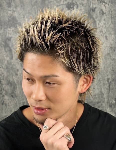 圧倒的存在感！金髪スパイキー
