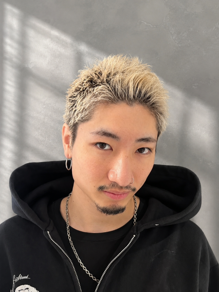 金髪ショートスタイル