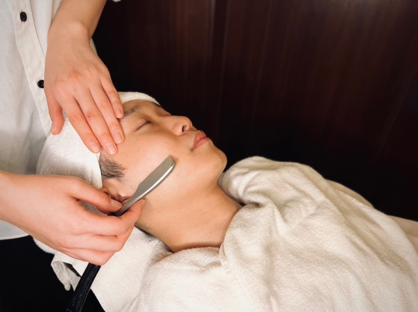 Why Japanese Face Shaving Is Good for Your Skin