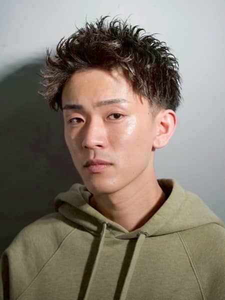 清潔感を極める大人のアップバングショート