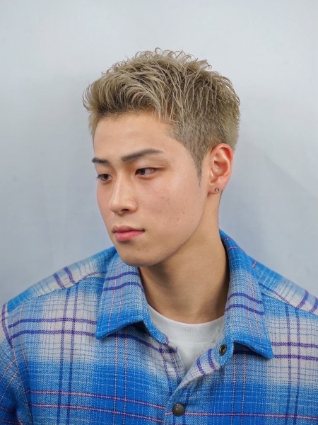 金髪ショート