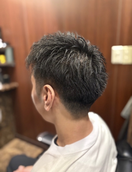 動きで魅せる大人のメンズショート