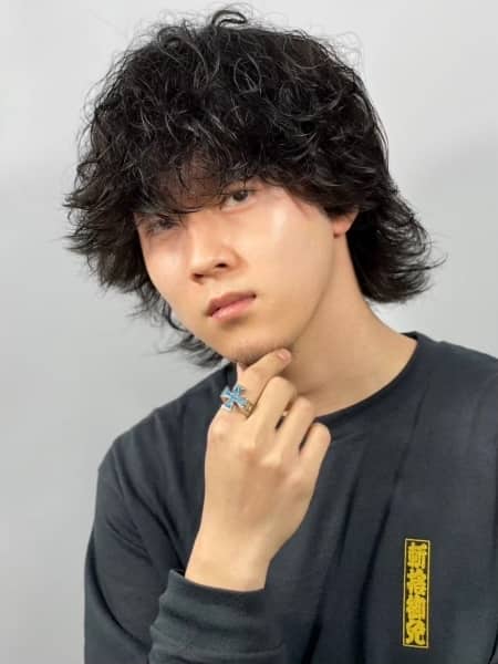 圧倒的存在感！重×軽バランスが絶妙なロングウルフパーマ