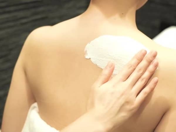 広島で背中の産毛とくすみを整える方法
