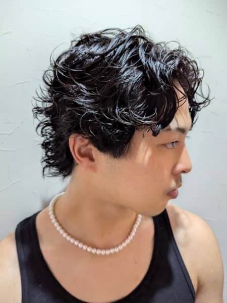 抜け感で差がつく。サーフカールで作る大人のラフスタイル
