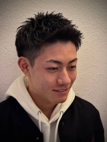 短髪でも映えるスパイキーショート