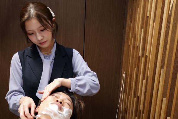 プロの技で劇的チェンジ！顔そりで手に入る圧倒的清潔感と好印象