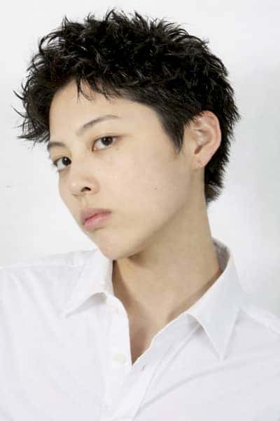 春の新生活はスパイキーショートで好印象