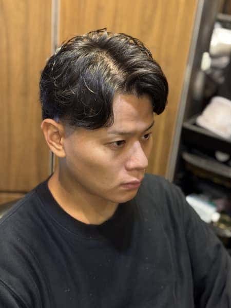 冬のビジネスパーマで清潔感アップ！大人の好印象スタイル