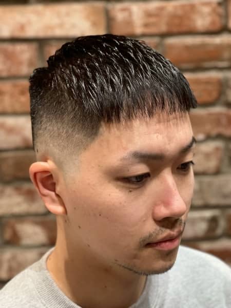 清潔感と男らしさを両立するクロップスタイル