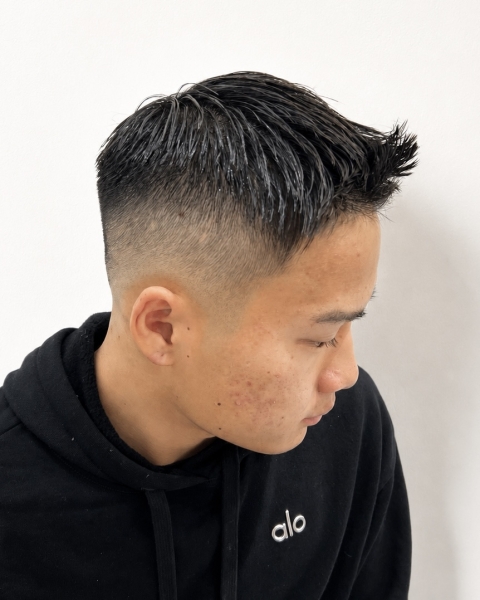 今人気の短髪はフェザーアップ