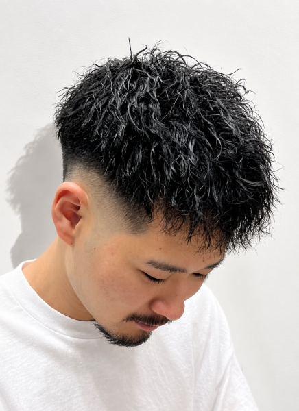 ツイストクロップで動きのある短髪