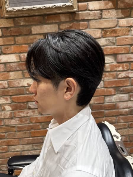 襟元がおしゃれに決まる刈り上げないツーブロック