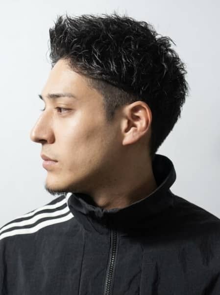 耳周りの産毛を剃ることでどこから見ても綺麗顔へ