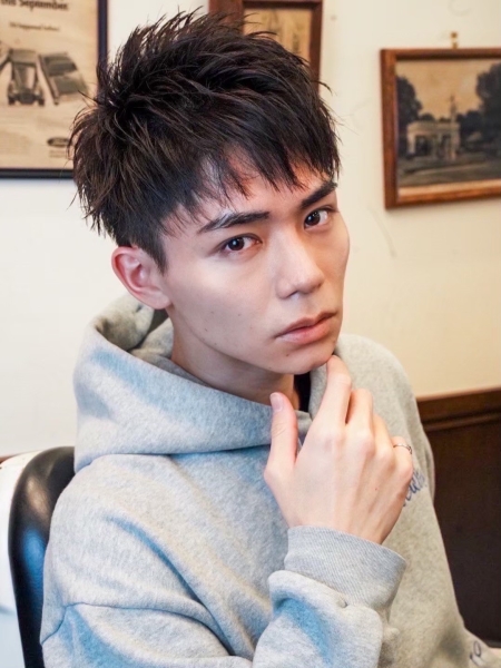 清潔感と躍動感。大人の束感ショートスタイル