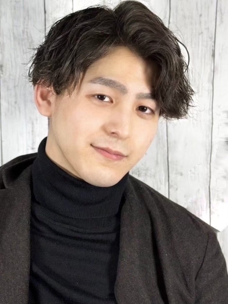 大人の余裕を演出するウェーブパーマ
