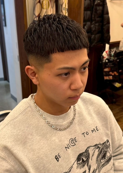 清潔感際立つフェード×クロップスタイル
