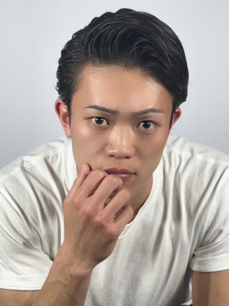 清潔感と品格を纏う。大人の七三サイドパート