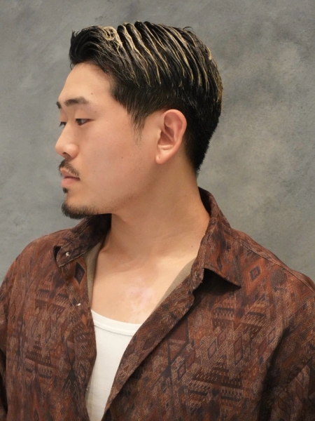 大人の色気を醸し出すメッシュ×刈り上げショート