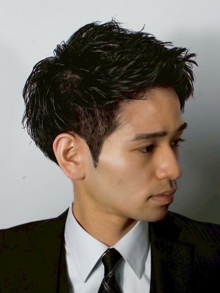 清潔感際立つビジネスアップバングショート
