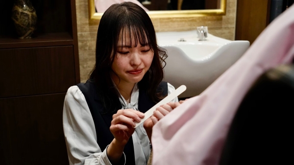 メンズネイルで手元に清潔感を