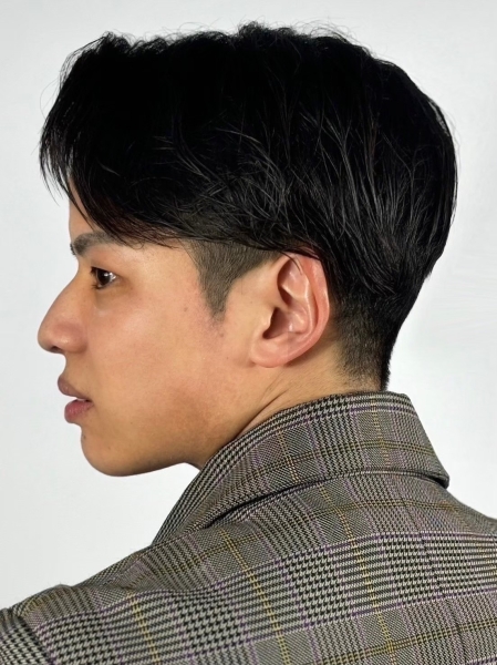 清潔感と色気を纏うツーブロックパーマ