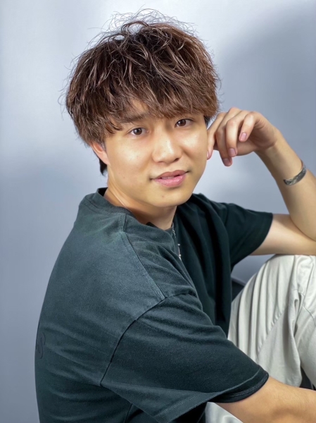 無造作な動きで魅せる大人マッシュ