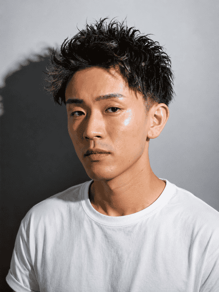 清潔感溢れる大人のアップバングショート
