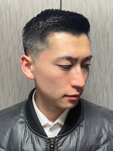 清潔感際立つ。大人のフェードアップバング