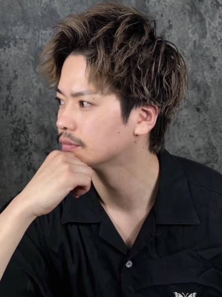 ハイライト×波巻きアップバングウルフ