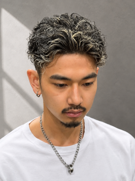 ハイライト×スパイラルパーマで立体感MAX