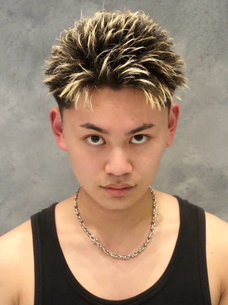 男らしさ際立つ、ハイライト×スパイキーショート
