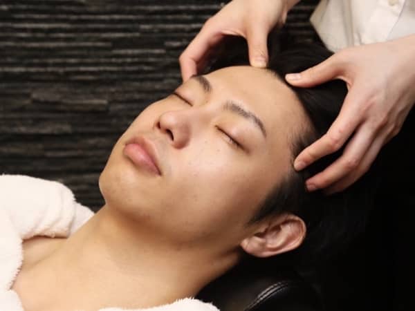  乾燥する冬の頭皮に。大人の男性こそヘッドスパ習慣