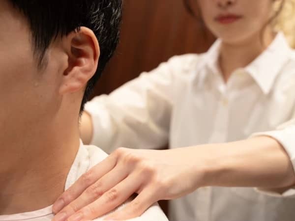 【オリジナルマッサージ】肩の重みから解放！理容師の技が光る本格派